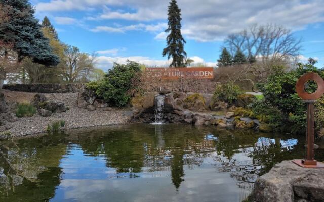 This Free Oregon Sculpture Garden Hides Metal Artworks Along A Wandering Path Through The Trees