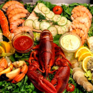 This Concord, New Hampshire, Seafood Spot Has Been Drawing Crowds for Lobster, Steak, and Roadside Charm