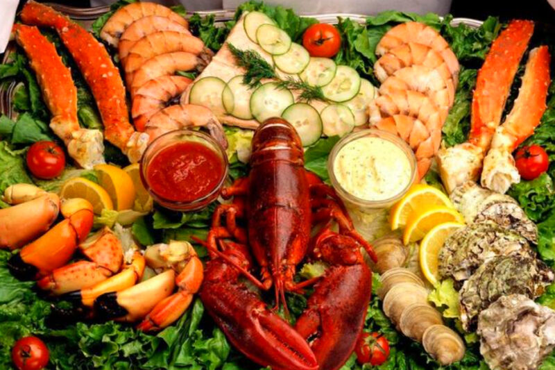 This Concord, New Hampshire, Seafood Spot Has Been Drawing Crowds for Lobster, Steak, and Roadside Charm