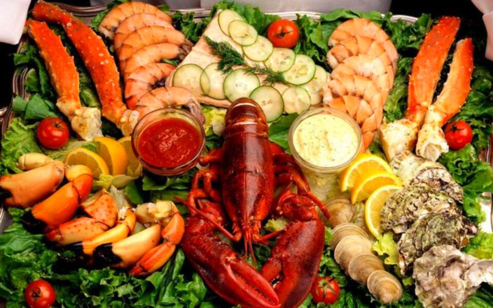 This Concord, New Hampshire, Seafood Spot Has Been Drawing Crowds for Lobster, Steak, and Roadside Charm