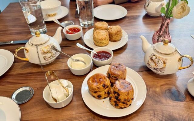 12 Secret Ohio Tea Rooms Where The Scones Taste Like Grandma Just Pulled Them Out Of The Oven