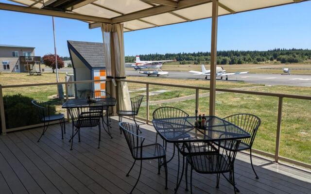 This Little Washington Airport Cafe Plates A Great-Value Breakfast On A Deck Where Pilots Are Regulars