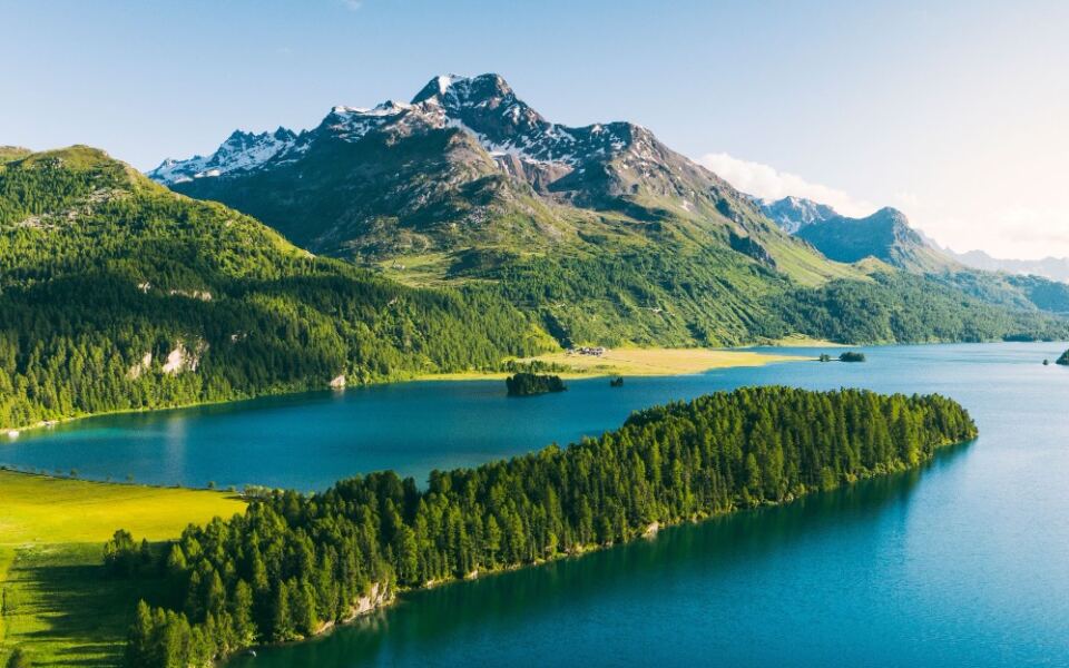 17 Stunning Lakes in Switzerland Worth Visiting Next Summer