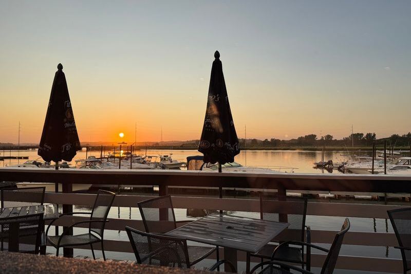 This Easygoing Massachusetts Waterfront Spot Pairs Breathtaking Sunsets With a Friday-Night Band and a Full Bar