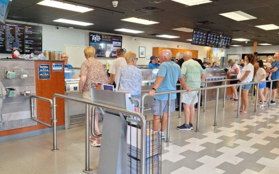 This Sandusky Candy Shop Pulls Taffy By Hand And Boxes It Fresh Right Off The Machine