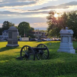 15 Famous American Places Tourists Keep Visiting for the Wrong Reasons