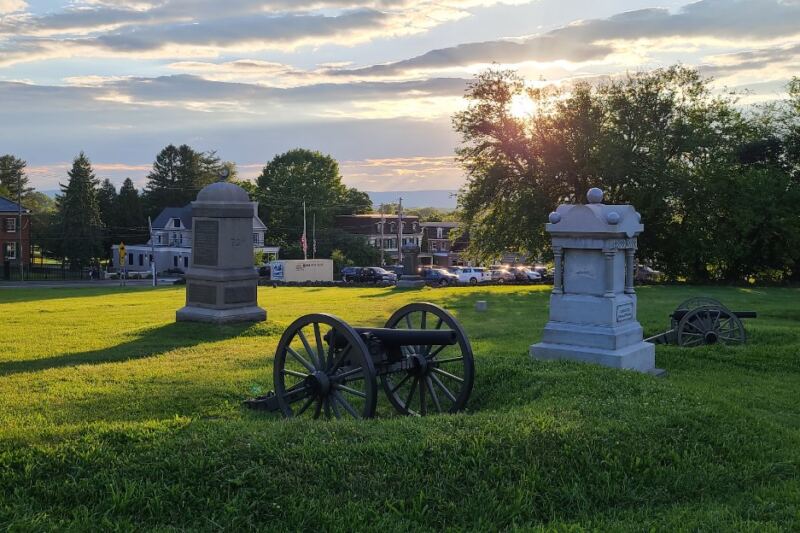 15 Famous American Places Tourists Keep Visiting for the Wrong Reasons