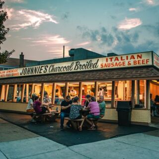 This Unassuming Illinois Beef Joint Has Fans Rerouting Their Whole Day For One Sandwich