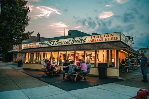 This Unassuming Illinois Beef Joint Has Fans Rerouting Their Whole Day For One Sandwich
