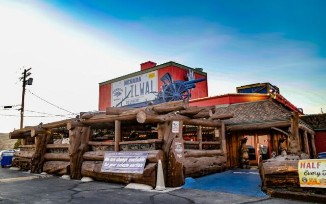 Reno Locals Have Packed This 1922 Sports Saloon for Generations for Its Perfectly Made Burgers