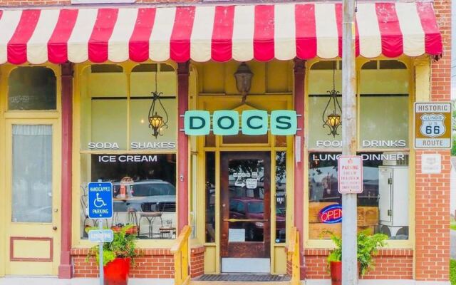 This Old-Fashioned Illinois Soda Fountain Is The Small-Town Stop You Almost Drive Right Past