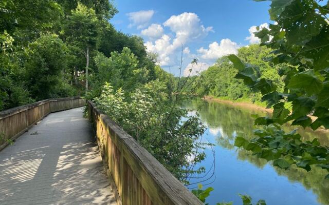 This Tennessee Greenway Near Nashville Links River-and-Lake Views All the Way Into the City