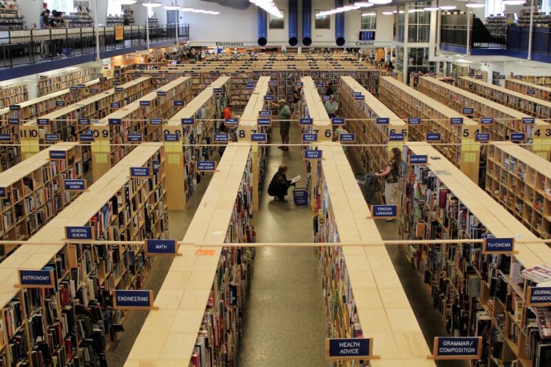 These 12 Tennessee Secondhand Bookstores Let You Hunt Forgotten Titles and Leave With an Armful