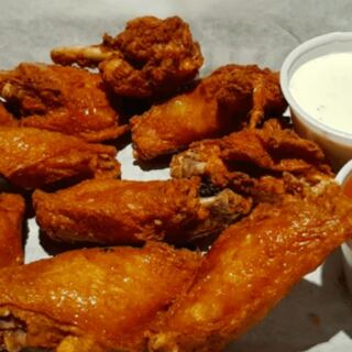 This Easygoing Albuquerque Tavern Keeps New Mexico Locals Coming Back for Rotisserie Wings and Loaded Burgers