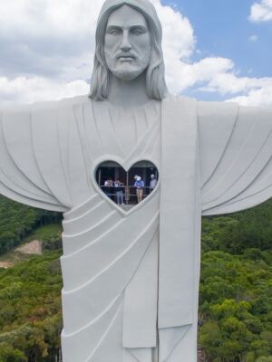 14 Towering Christ Statues Found Across the World