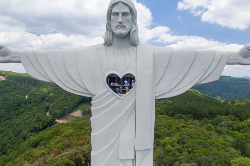 14 Towering Christ Statues Found Across the World