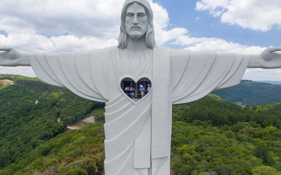 14 Towering Christ Statues Found Across the World