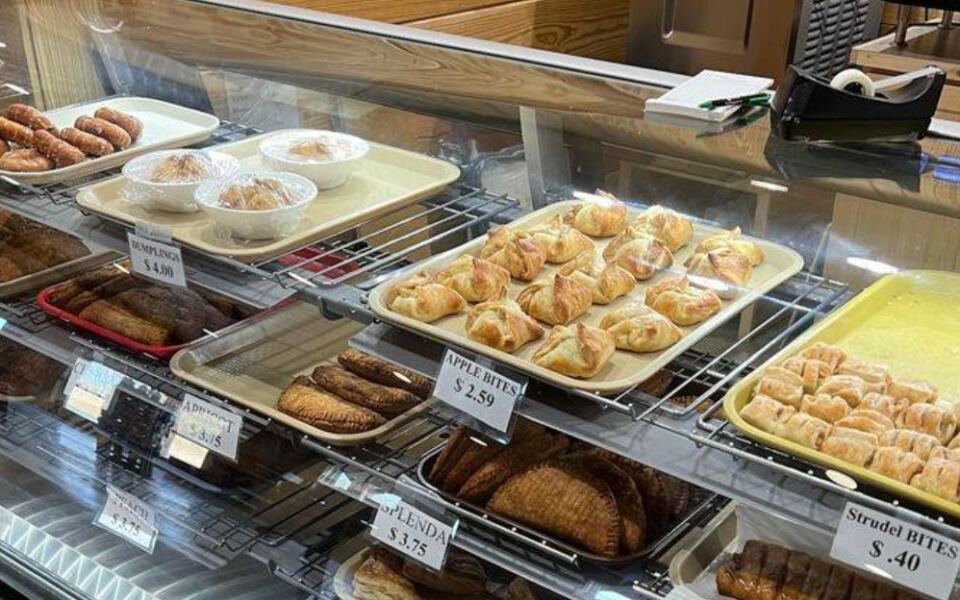 This Family-Run Tennessee Orchard Bakes Fresh Apple Cider Doughnuts That Locals Drive In For