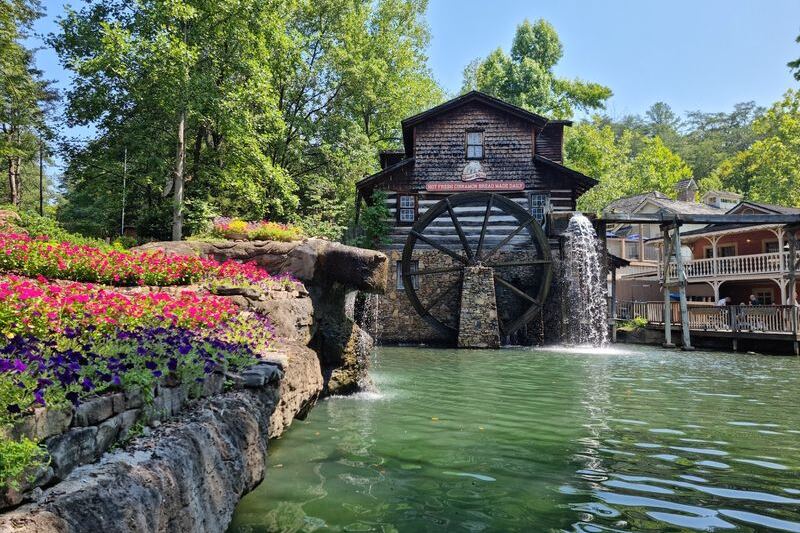 Sorry, Six Flags: Tennessee’s Beloved Theme Park Just Got Crowned Best in the Country Again