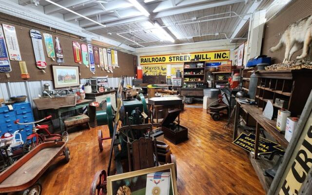 You’ll Want A Whole Day For This Enormous Ohio Antique Store You Can’t Finish In One Trip