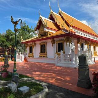 You’d Drive Right Past This Tampa Buddhist Temple, but Its Golden Grounds Are Free to Wander