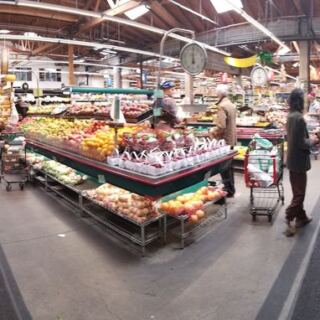 This Worker-Owned San Francisco Grocery Is Where Locals Find Fair Prices and Endless Bulk Bins
