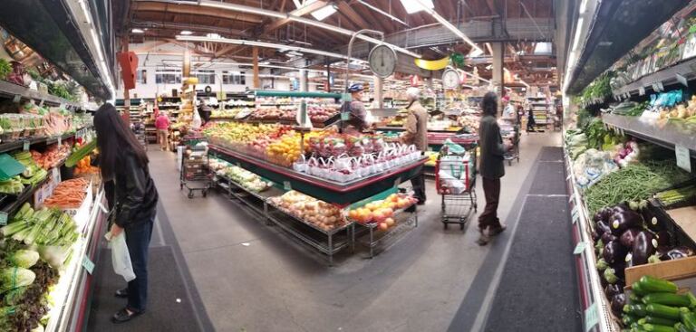This Worker-Owned San Francisco Grocery Is Where Locals Find Fair Prices and Endless Bulk Bins