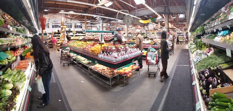 This Worker-Owned San Francisco Grocery Is Where Locals Find Fair Prices and Endless Bulk Bins