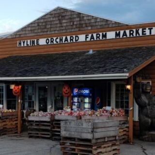 This Three-Generation Wisconsin Orchard Market Wins Over Food Lovers With Fresh Fruit, Homemade Cherry Pie, And Local Jams