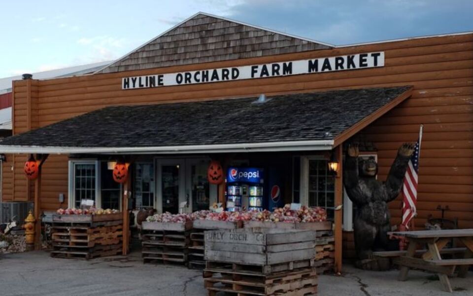 This Three-Generation Wisconsin Orchard Market Wins Over Food Lovers With Fresh Fruit, Homemade Cherry Pie, And Local Jams
