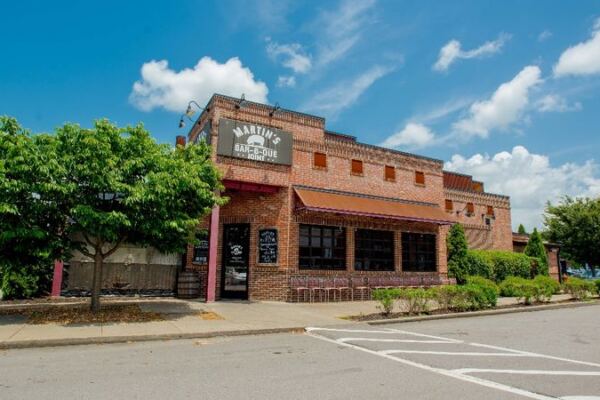 This Under-The-Radar Tennessee Drive-Thru Serves the Juiciest Smoked Brisket Around Nashville