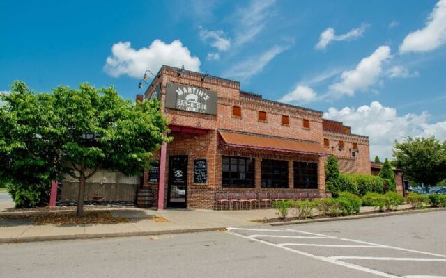 This Under-The-Radar Tennessee Drive-Thru Serves the Juiciest Smoked Brisket Around Nashville