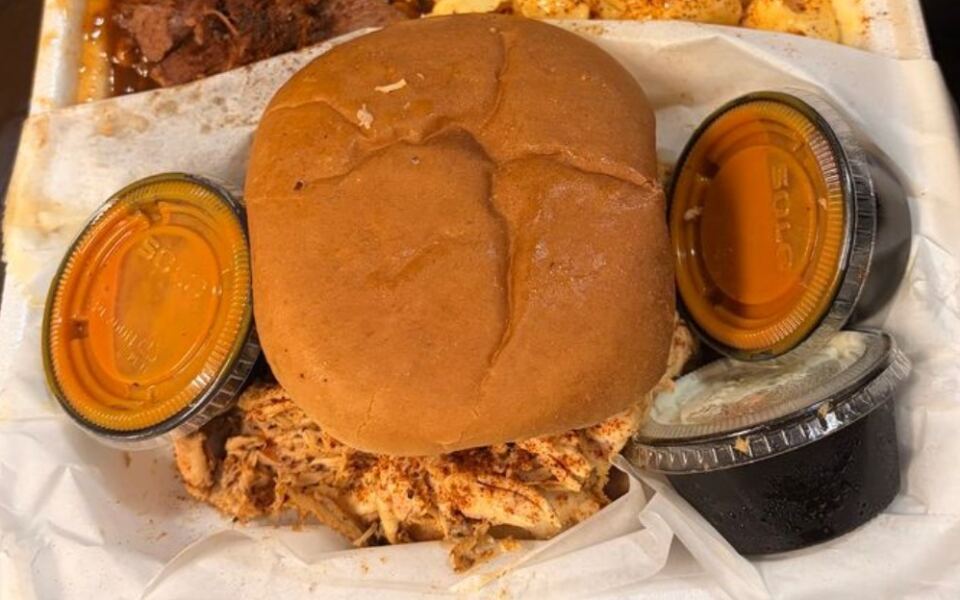 This Under-The-Radar Tennessee Drive-Thru Serves Up The Best Pulled Pork Sandwich Around Memphis