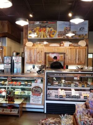 In Georgia’s Blue Ridge, This Amish Store Slices Your Sandwich Fresh And Bakes Its Own Sourdough For Lunch Outdoors