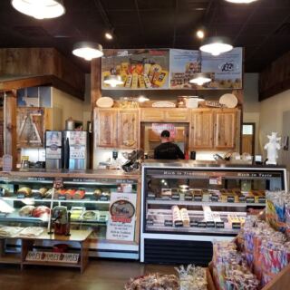 In Georgia’s Blue Ridge, This Amish Store Slices Your Sandwich Fresh And Bakes Its Own Sourdough For Lunch Outdoors