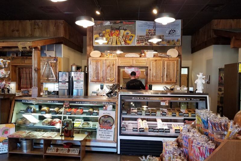 In Georgia’s Blue Ridge, This Amish Store Slices Your Sandwich Fresh And Bakes Its Own Sourdough For Lunch Outdoors