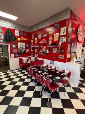 This Roadside Diner In Georgia Serves Classic Burgers And Peach Cobbler Inside An Authentic 1950s Throwback