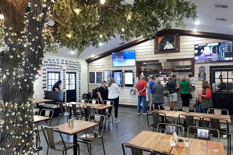 This Low-Key Bartow Seafood Spot in Florida Serves Fresh Gulf Flavors Locals Keep Quiet About