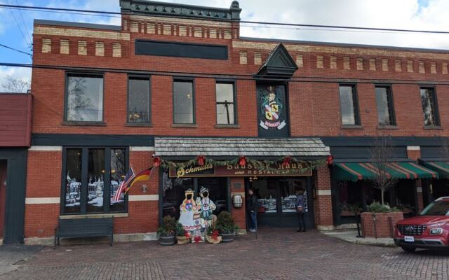 Ohio Has A German Village So Authentic Its Brick Streets Feel Like A Walk Through Europe