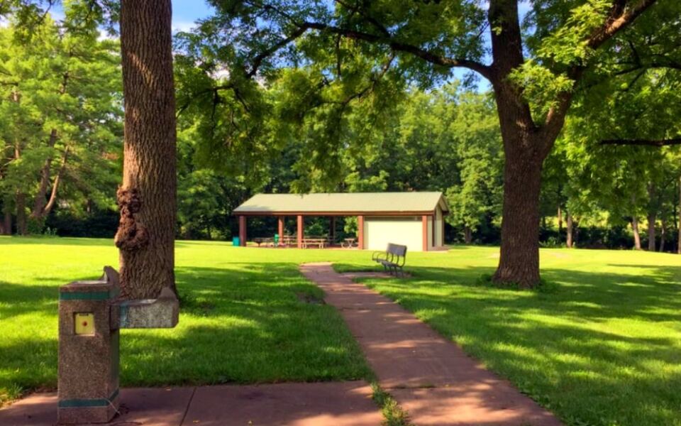 12 Kansas Picnic Spots With Easy Parking and Restrooms