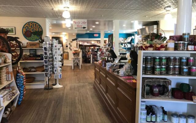 This Petersham Country Store Makes Every Sandwich To Order By Hand, And Locals Come Back Weekly