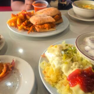 This Philadelphia Diner Serves Huge Portions 24 Hours a Day