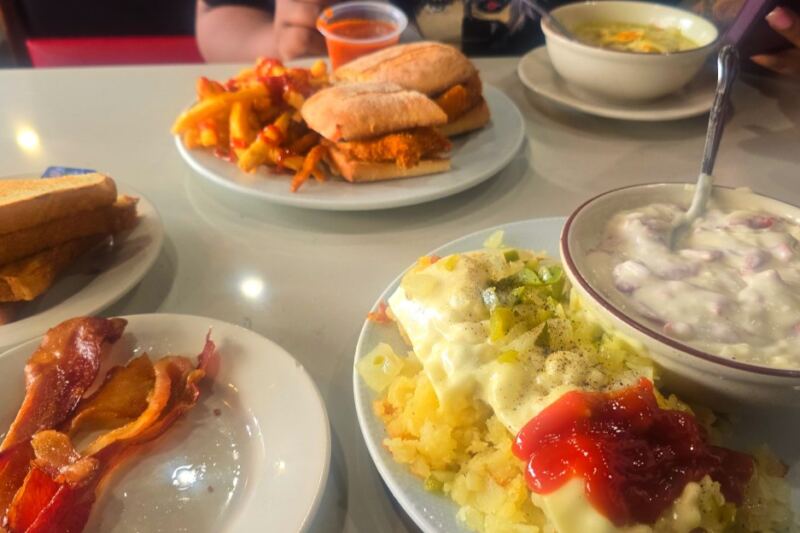 This Philadelphia Diner Serves Huge Portions 24 Hours a Day