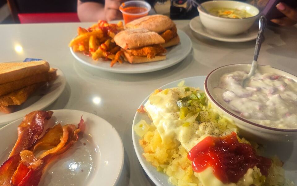 This Philadelphia Diner Serves Huge Portions 24 Hours a Day