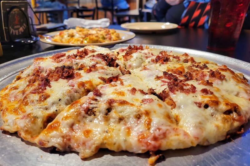 This Cash-Only Small-Town Indiana Tavern Pairs $3 Beers With Crunchy-Crust Pizza Regulars Rave About