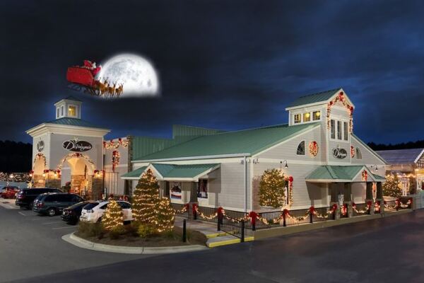 This North Carolina Shop Off the Interstate Keeps Christmas Going All Year Across 11 Rooms