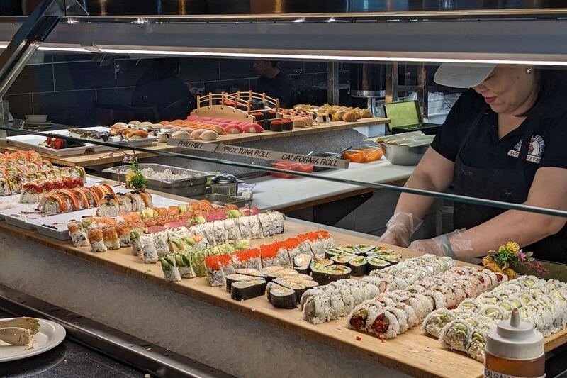 This Arizona Seafood Buffet Piles on Hot Crab Legs and Fresh Sushi for One of the Best Values Around