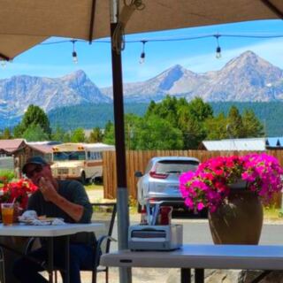 This Stanley Restaurant Serves Rustic Mountain Fare Near Idaho’s Scenic Sawtooth Wilderness