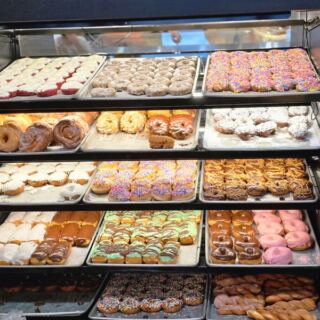 This Illinois Bakery’s Atomic Cake Has People Lining Up Before Sunrise Since 1930