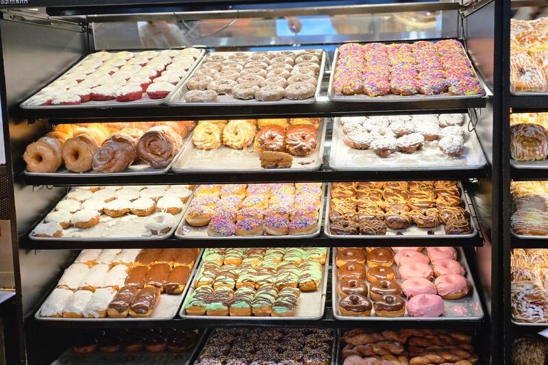 This Illinois Bakery’s Atomic Cake Has People Lining Up Before Sunrise Since 1930